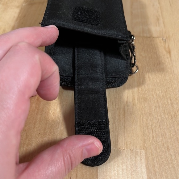 Small Crossbody Essentials Nag with Cell Phone Holder and Wallet - Picture 4 of 4